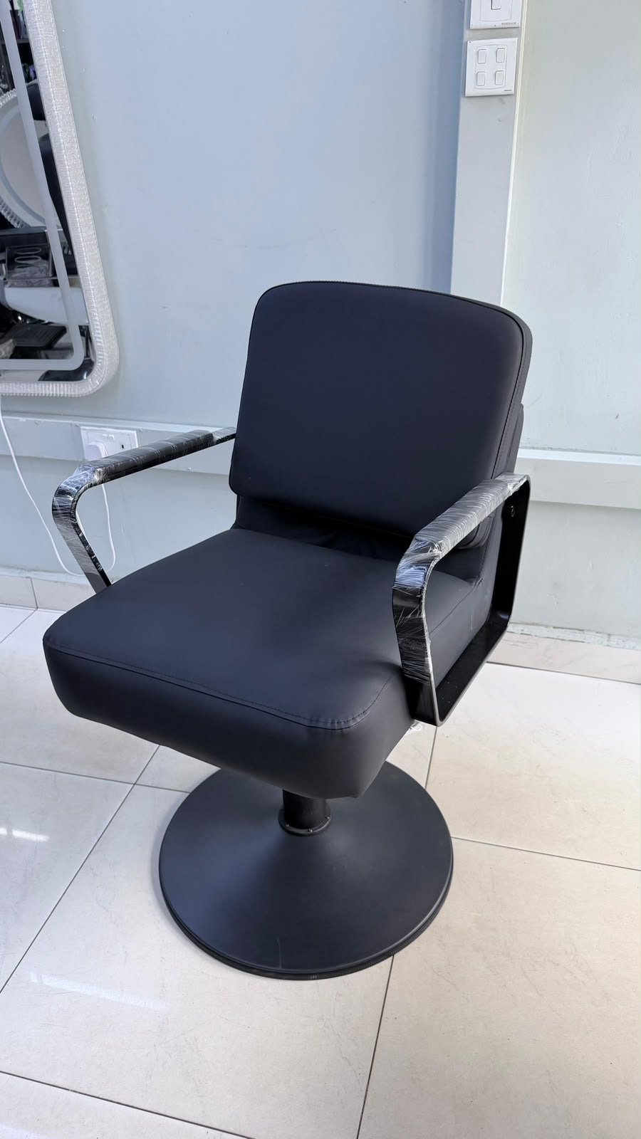 Classic Black Pro Barber Chair - Barber Chair in Kenya